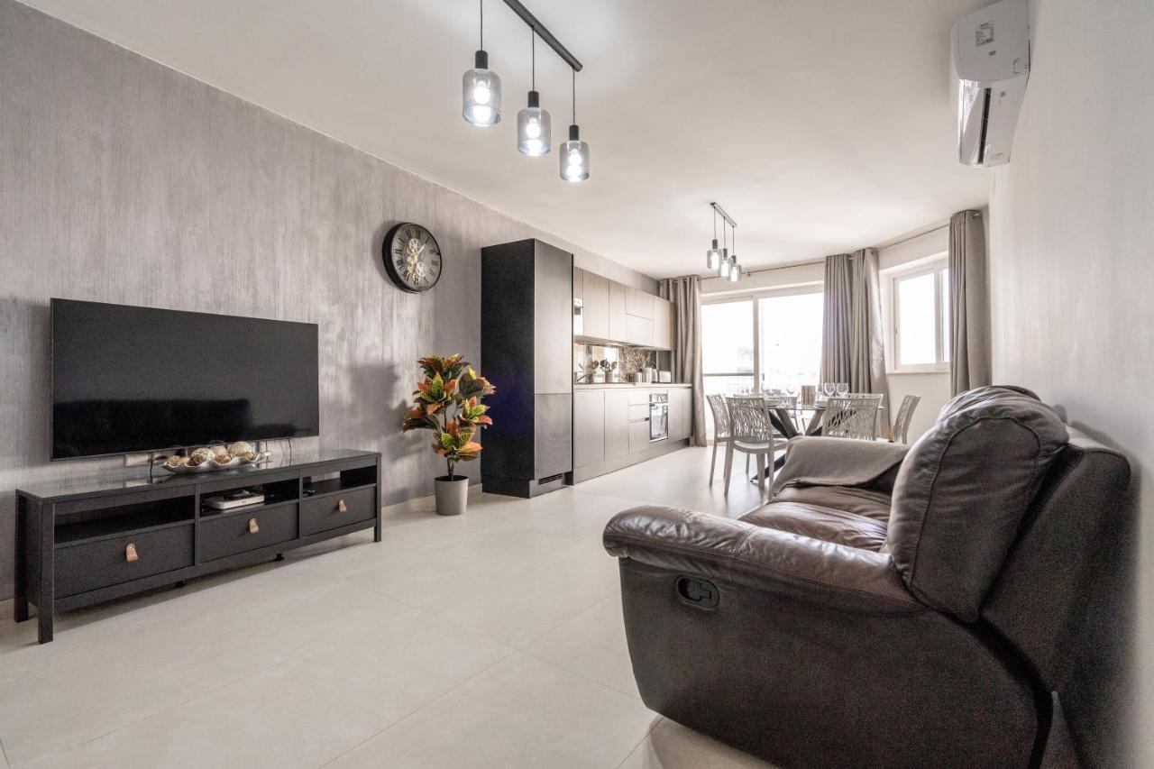 Brand New 3Br Apartment Close To All Amenities 세인트폴스베이 외부 사진