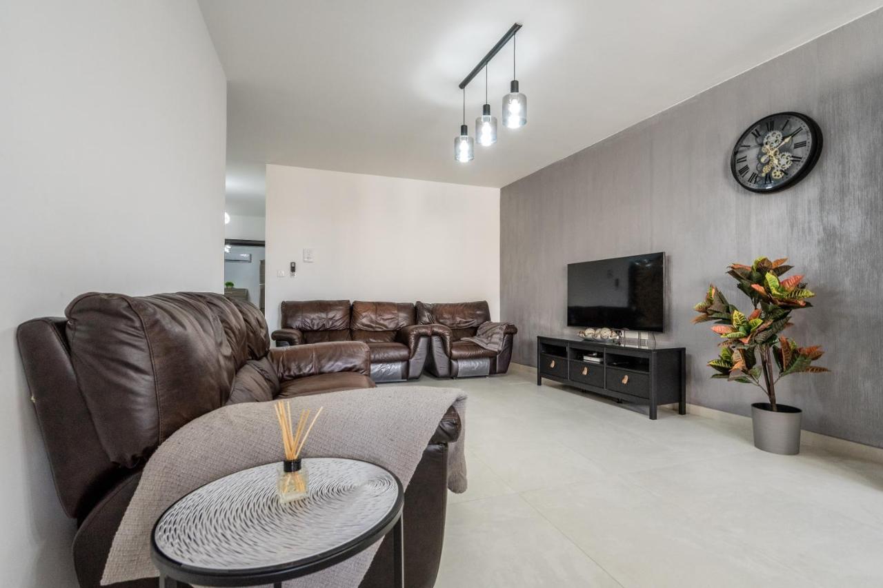 Brand New 3Br Apartment Close To All Amenities 세인트폴스베이 외부 사진