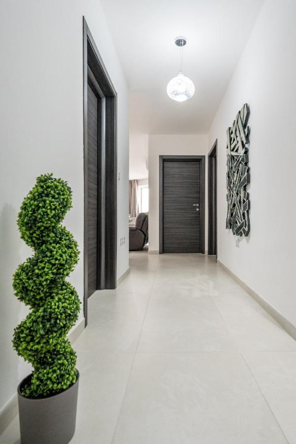 Brand New 3Br Apartment Close To All Amenities 세인트폴스베이 외부 사진